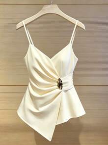 Franclia Blusa feminina de verão com decote em V, alças finas, barra irregular, fivela metálica decorativa na cintura para modelar a silhueta, branca, ideal para o verão, perfeita para festas, praia, casamentos e outras ocasiões especiais. Blusa elegante e sofisticada, blusa formal, blusa casual, blusa para formatura, roupa de resort, blusa para atividades ao ar livre, look casual moderno para o trabalho, roupa para o escritório, versátil e estilosa para o dia a dia, perfeita para professoras e profissionais. - Damasco - Ver 3