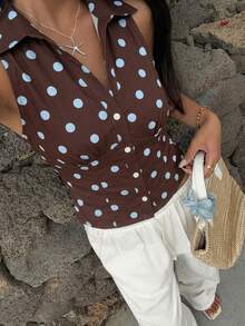 SHEIN EZwear Áo kiểu nữ phong cách Y2K tối giản, đa năng, phù hợp mặc hàng ngày, dự tiệc, đi sân bay, họa tiết chấm bi nâu và xanh dương, áo sơ mi nữ công sở, trang phục đi làm, trang phục mùa hè, trang phục ngoài trời, áo sơ mi nữ không tay cổ bẻ phía trước. - Nhiều màu - Xem 6