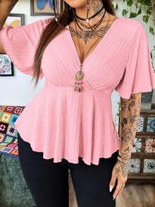 SHEIN MOOSTA Camiseta casual de talla grande con cuello en V, mangas con volantes y bajo corto, para el verano - Rosa Pálido - View 1