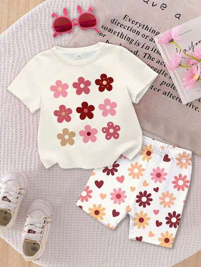 Bộ đồ thể thao cho bé gái gồm áo thun ngắn tay cổ tròn kiểu Maillard in họa tiết hoa nhiều màu sắc dễ thương và quần short bó sát, thích hợp cho mùa xuân và mùa hè.