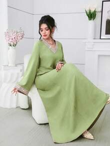 Al Najma Vestido elegante de manga larga, cuello en V, suelto y de unicolor con decoración de cinta para uso diario - Verde - Ver 7