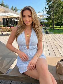 Katetique Damen blaues gestreiftes Romper mit tiefem V-Ausschnitt, geraffter Halterung und rückenfreiem, sexy Design, modisch und chic im europäischen Stil für den Sommerurlaub - Blau - Übersicht 4