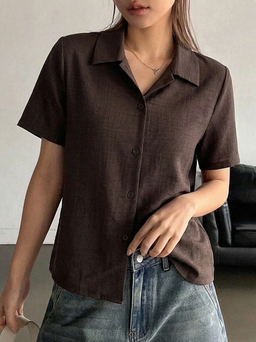 DAZY 女款素色圓領休閒前開扣日常百搭T恤 - 咖啡棕 - 查看 1