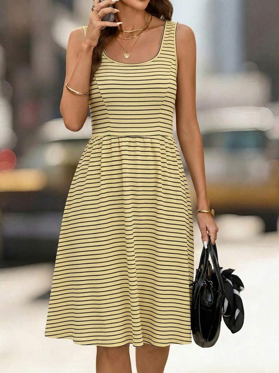 SHEIN Clasi 女士条纹褶皱休闲简约吊带连衣裙,适合派对和外出穿着 - 彩色 - 查看 1