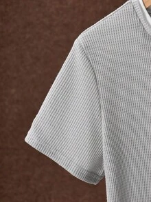 SHEIN 两件套青少年男童字母印花短袖T恤和短裤休闲套装 - 灰色 - 查看 5