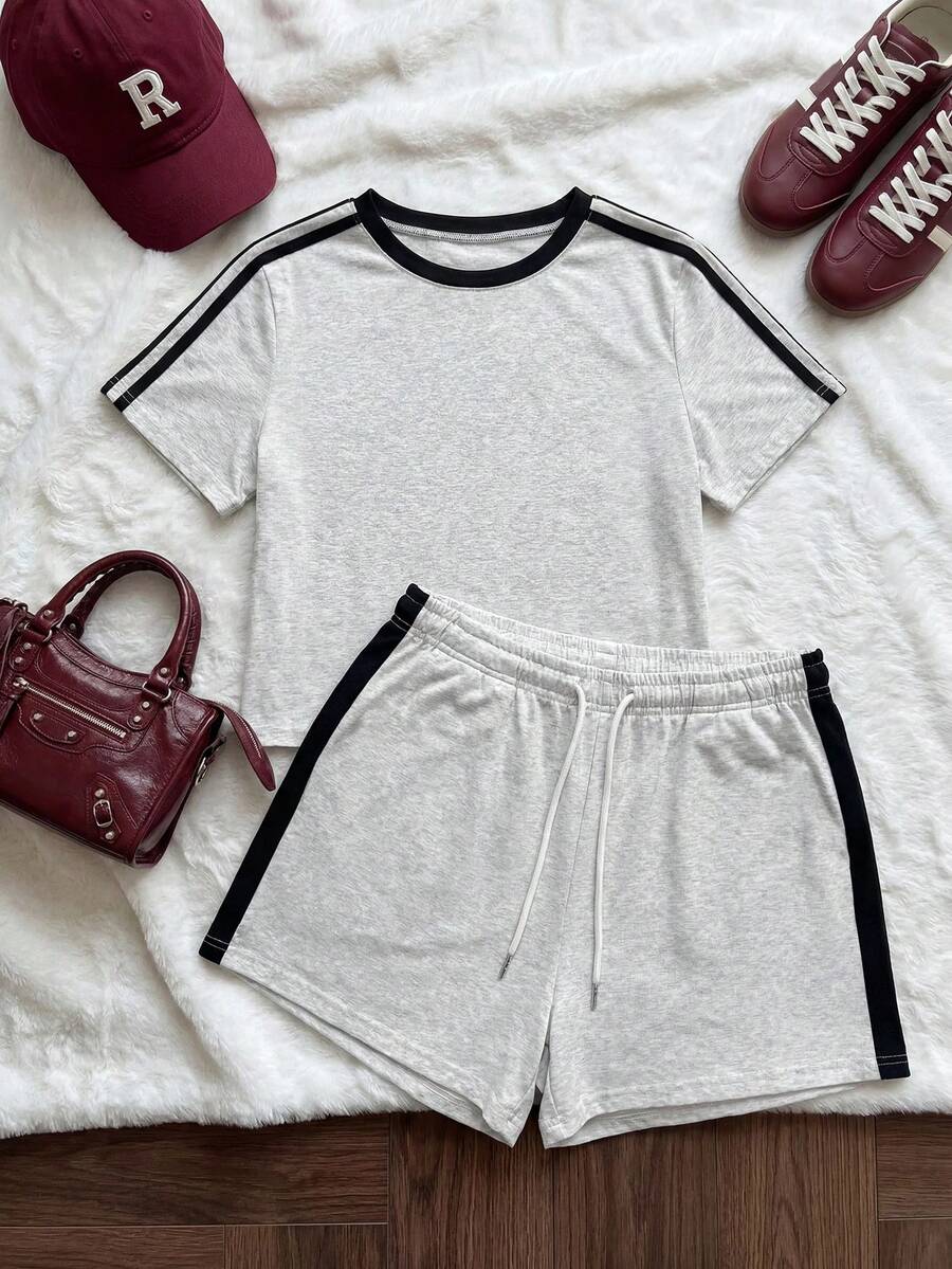 Comfortcana Ensemble t-shirt et short en tricot élastique confortable, style décontracté universitaire, grande taille - Gris pâle - Voir 1