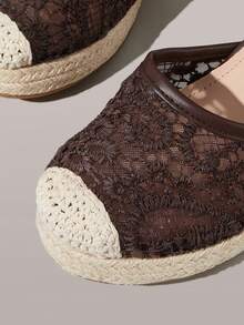 Styleloop Chaussures femme mode bout rond talon compensé plateforme, bande de cheville en dentelle marron et maille respirante. Talon compensé en corde de chanvre confortable pour un usage quotidien, les déplacements et les vacances. Chaussures sandales femme style pastoral bohème simple - Marron - Voir 8