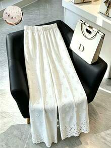 GlowEve CURVE Pantalon de couleur unie avec broderie ajourée pour femmes grandes tailles, vêtement chic à la française, décontracté, élégant et polyvalent - Blanc - Voir 8