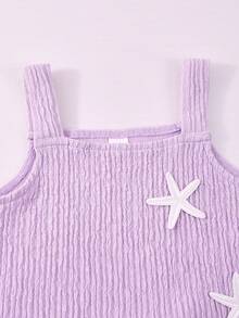 SHEIN Casuvi Kids Casuvi 青少女女童休閒針織提花紋理吊帶洋裝，寬鬆A字版型搭配3D花卉裝飾，舒適適合春夏季日常穿著 - 紫丁香色 - 查看 4