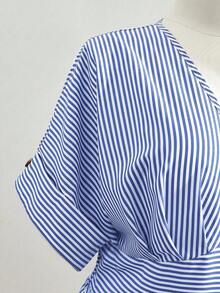 Franclia 法式通勤風大尺碼女款深V領收腰鈕扣式蝙蝠袖短袖顯瘦修身大裙擺連身裙 - 藍色 - 查看 6