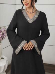 Al Najma Solid Color V-Neck Loose Long Sleeve Elegant Ribbon Decor Everyday Dress - Black - View 4