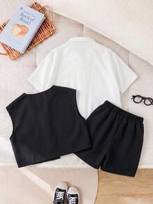 SHEIN 3件套/组 男童/女童休闲韩版侧袋无袖背心、条纹短袖T恤和短裤三件套，适合开学第一天、校服、圆领卫衣、学生服装、男童套装、幼儿男童服装、返校套装、男童套装，适合日常穿着、上学、外出、运动、春夏穿着。 - 彩色 - 查看 4
