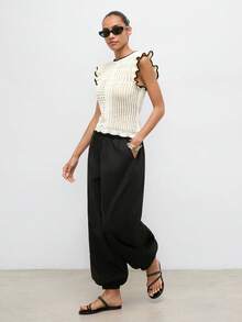 Maija Áo dệt kim tay ngắn khoét lỗ phối viền tương phản dành cho nữ - Đen và trắng - Xem 4