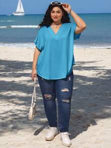 SHEIN CURVE+ Áo thun cổ chữ V tay lật cỡ lớn, màu trơn, kiểu dáng thường ngày, thích hợp mặc mùa hè. Áo thun cơ bản, áo thun cổ chữ V đi nghỉ mát/áo thun cỡ lớn, trang phục mùa hè/đồng quê/bãi biển/trang phục đi biển/đồ đi biển. - Màu xanh lam - Xem 3