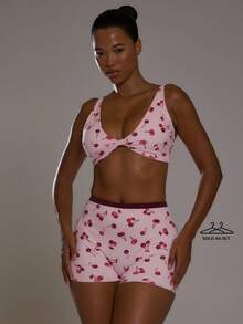 Musera Sport Bộ đồ thể thao gồm áo bra thể thao cổ yếm xoắn họa tiết quả anh đào và quần short phối màu tương phản, thích hợp cho tập luyện thể dục, tập gym, pilates, thể hình, mặc hàng ngày, phong cách thường ngày, điểm nhấn là họa tiết quả anh đào. - Nhiều màu - Xem 1