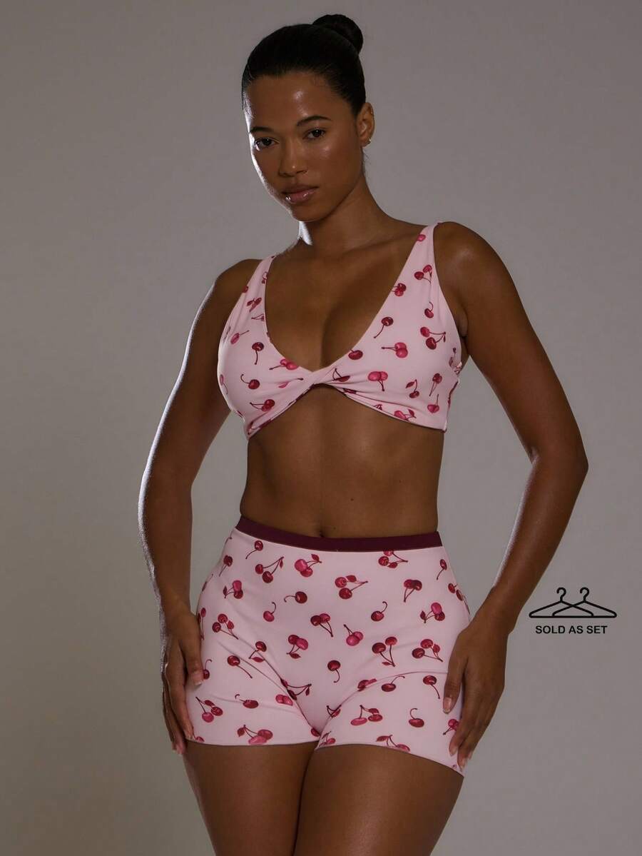 Musera Sport Bộ đồ thể thao gồm áo bra thể thao cổ yếm xoắn họa tiết quả anh đào và quần short phối màu tương phản, thích hợp cho tập luyện thể dục, tập gym, pilates, thể hình, mặc hàng ngày, phong cách thường ngày, điểm nhấn là họa tiết quả anh đào. - Nhiều màu - Xem 1