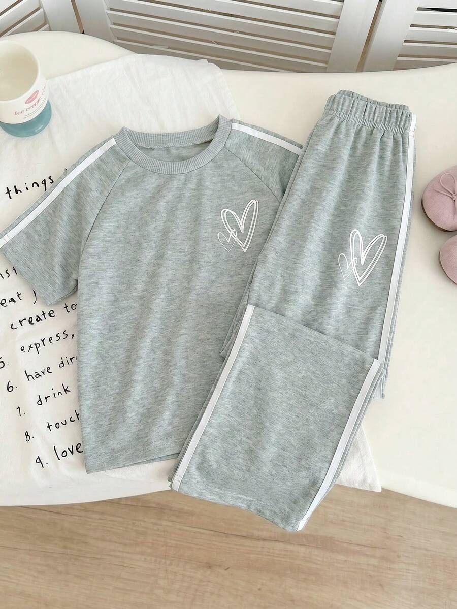 SHEIN 2件套女童夏季丝带装饰爱心印花套装,休闲时尚圆领短袖T恤+松紧腰纯色直筒裤 - 灰色 - 查看 1