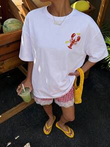 Muchica 女士休闲宽松超大款T恤，饰有龙虾条纹和字母印花，柔和色调，适合海滩度假、毕业旅行、海滩派对、音乐节等场合。夏季上衣，适合日常通勤、约会、聚会、秋冬夏季、圣诞节、新年、感恩节、派对、婚礼、海滩、毕业典礼、时尚、优雅、休闲、外出、约会、预订、通勤、闪亮、情人节、优雅、度假、休闲、Y2K、外出、毕业典礼等场合。 - 白色 - 查看 2