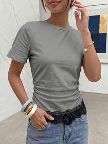 Modelyn 女士春夏白色针织短袖T恤，白色蕾丝饰边腰部收褶，通勤休闲两相宜 - 灰色 - 查看 4