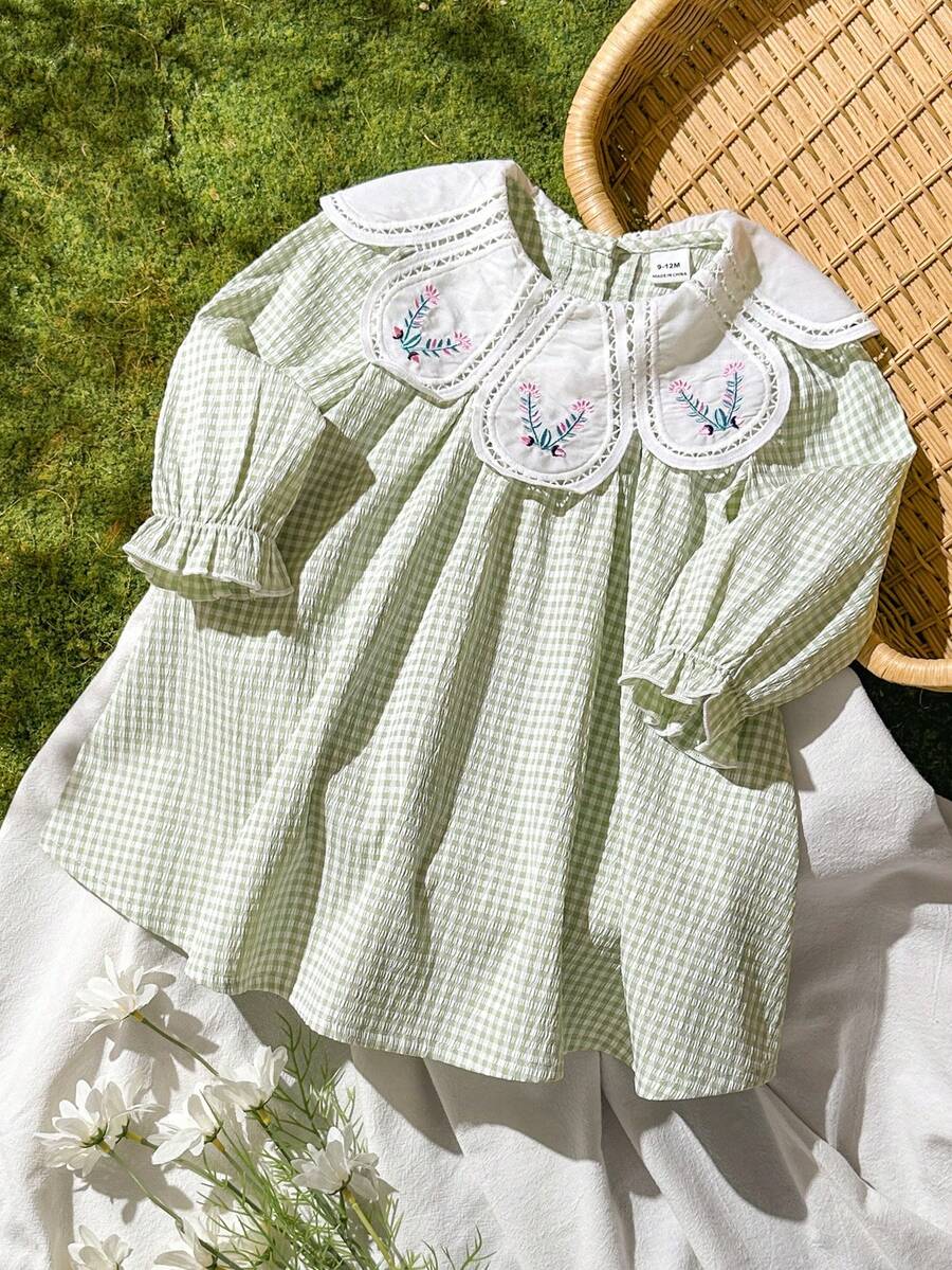 SHEIN Vintaside Kids 女嬰春夏季新款淡黃色洋裝，優雅日常穿著，花卉領口設計，可愛泡泡袖，寬鬆A字版型，親膚天然面料，適合細嫩嬰兒肌膚