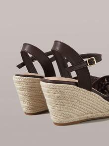 Styleloop Chaussures femme mode bout rond talon compensé plateforme, bande de cheville en dentelle marron et maille respirante. Talon compensé en corde de chanvre confortable pour un usage quotidien, les déplacements et les vacances. Chaussures sandales femme style pastoral bohème simple - Marron - Voir 7