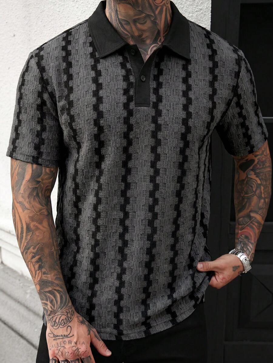 Manfinity CasualCool 男士撞色 Polo 衫，复古几何提花休闲上衣 - 深灰色 - 查看 1