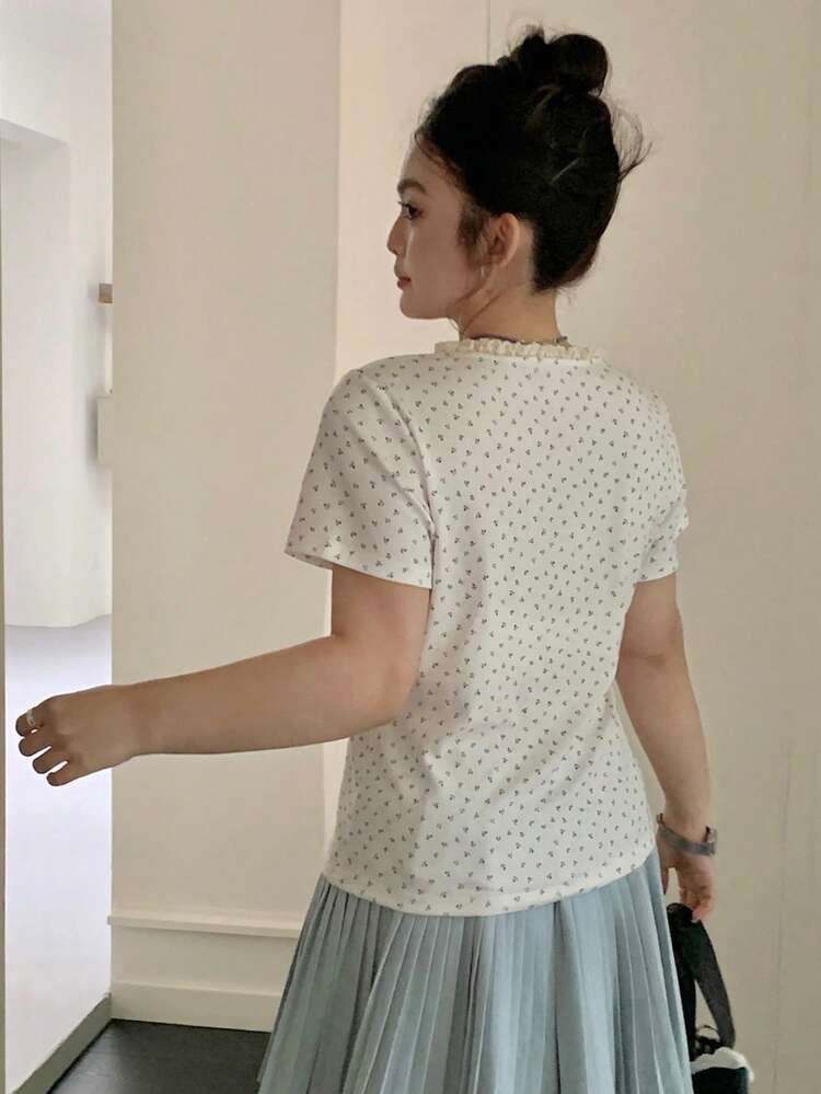 Dazy Plus Small Ditsy Floral Stretchy Fitted Casual Short Sleeve White Versatile T-Shirt, Plus Size For Women Spring/Summer