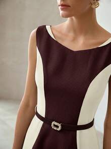 MOTF PREMIUM WOMEN'S MINIMALIST COLOR BLOCK MID-LENGTH DRESS - Burgundy - View 2