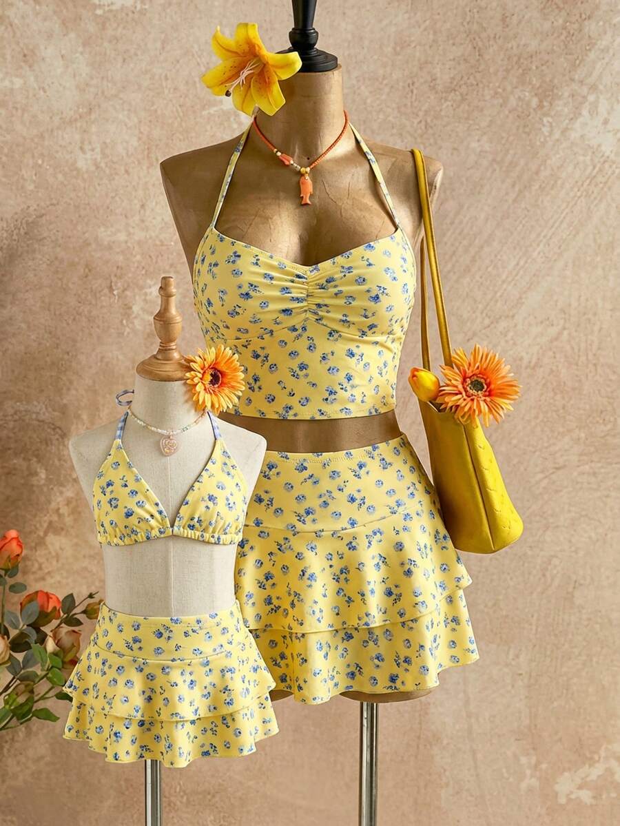 SHEIN Bộ đồ 2 mảnh gồm áo yếm họa tiết hoa nhí và chân váy ngắn in hoa, thích hợp cho kỳ nghỉ hè của nữ. - Nhiều màu - Xem 1