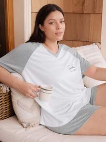 Doze Lane Set Piyama Lengan Raglan Leher V dengan Blok Warna Kontras dan Dekorasi Label Tenun, Ukuran Besar - MultiWarna - View 3