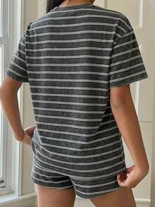 SHEIN EZwear 女士休闲条纹T恤短裤套装，夏季穿搭，美式休闲套装 - 彩色 - 查看 2