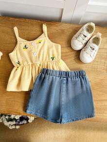 SHEIN Playful Pals 2件組女嬰春夏季休閒風素色無袖吊帶上衣&蝴蝶結裝飾短牛仔褲 - 黃色 - 查看 4
