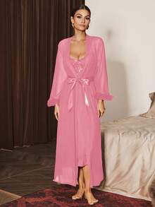 Slumberist Set de 2 piezas: Camisón con diseño de espina de pescado con encaje en la cintura + Bata de malla con mangas anchas y adorno floral - Rosa - View 7