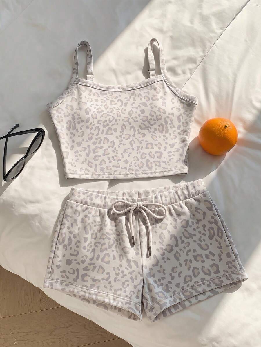 SHEIN EZwear 复古白色豹纹露脐吊带背心短裤套装,夏季穿搭,适合日常通勤、约会、派对、圣诞节、新年、感恩节、婚礼、海滩、毕业典礼等场合,时尚优雅,休闲舒适,适合外出、约会、预订、通勤、闪亮、情人节、度假、休闲、Y2K、外出、毕业典礼等场合。 - 彩色 - 查看 1