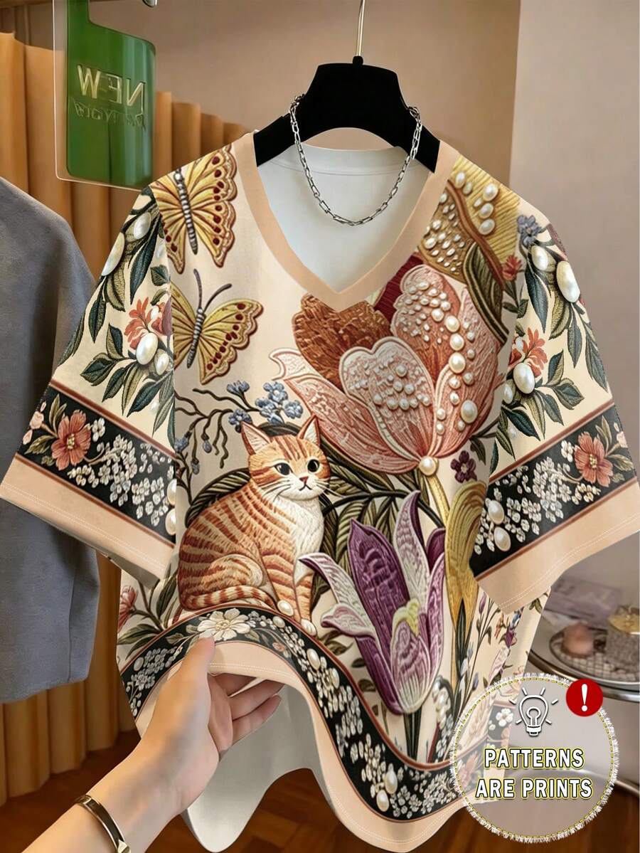 EMERY ROSE 可爱猫咪、蝴蝶和花朵珍珠印花V领短袖时尚大码T恤 - 彩色 - 查看 1