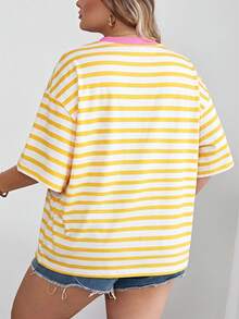 SHEIN CURVE+ Curves 大尺碼/校園服飾/返校服飾/返校大尺碼條紋休閒簡約大尺碼T恤，適合夏季，附口袋大尺碼T恤 - 黃色 - 查看 2