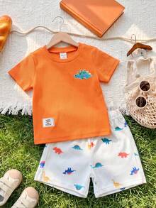 SHEIN Playful Pals 2件組男嬰卡通恐龍刺繡字母深橘色T恤搭配白色印花短褲，柔軟羅紋針織夏季休閒可愛套裝，適合海灘度假 - 橘色 - 查看 7