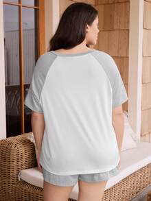Doze Lane Set Piyama Lengan Raglan Leher V dengan Blok Warna Kontras dan Dekorasi Label Tenun, Ukuran Besar - MultiWarna - View 2