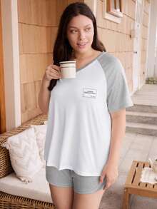 Doze Lane Set Piyama Lengan Raglan Leher V dengan Blok Warna Kontras dan Dekorasi Label Tenun, Ukuran Besar - MultiWarna - View 1