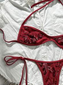 Costavie Bộ bikini 2 món Swim SXY gồm áo bandeau cổ yếm họa tiết hoa đính sequin vân nổi và quần thong buộc dây hai bên, đồ bơi gợi cảm cho kỳ nghỉ bãi biển mùa xuân/hè - Màu Đỏ Sâu - Xem 8