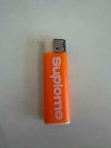 Briquet pulvérisateur d'eau créatif et amusant, raisonnablement tarifé, avec une forme unique, fabriqué en matière plastique souple aléatoire. Il convient aux adolescents pour se détendre et également pour le camping en plein air pour apaiser les émotions. Ce jouet très divertissant est un choix idéal pour les cadeaux d'anniversaire, les cadeaux de fête, les cadeaux amusants, les cadeaux de fête des célibataires, les cadeaux de rentrée scolaire et les cadeaux du Ramadan. - Multicolore - Voir 8