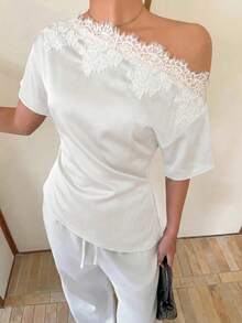 Siren Gaze Áo blouse nữ phối ren và satin, cổ lệch vai bất đối xứng - trắng - Xem 4