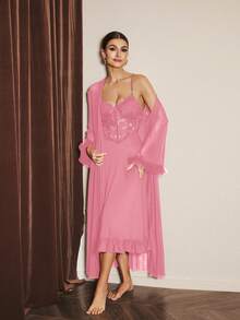 Slumberist Set de 2 piezas: Camisón con diseño de espina de pescado con encaje en la cintura + Bata de malla con mangas anchas y adorno floral - Rosa - View 6