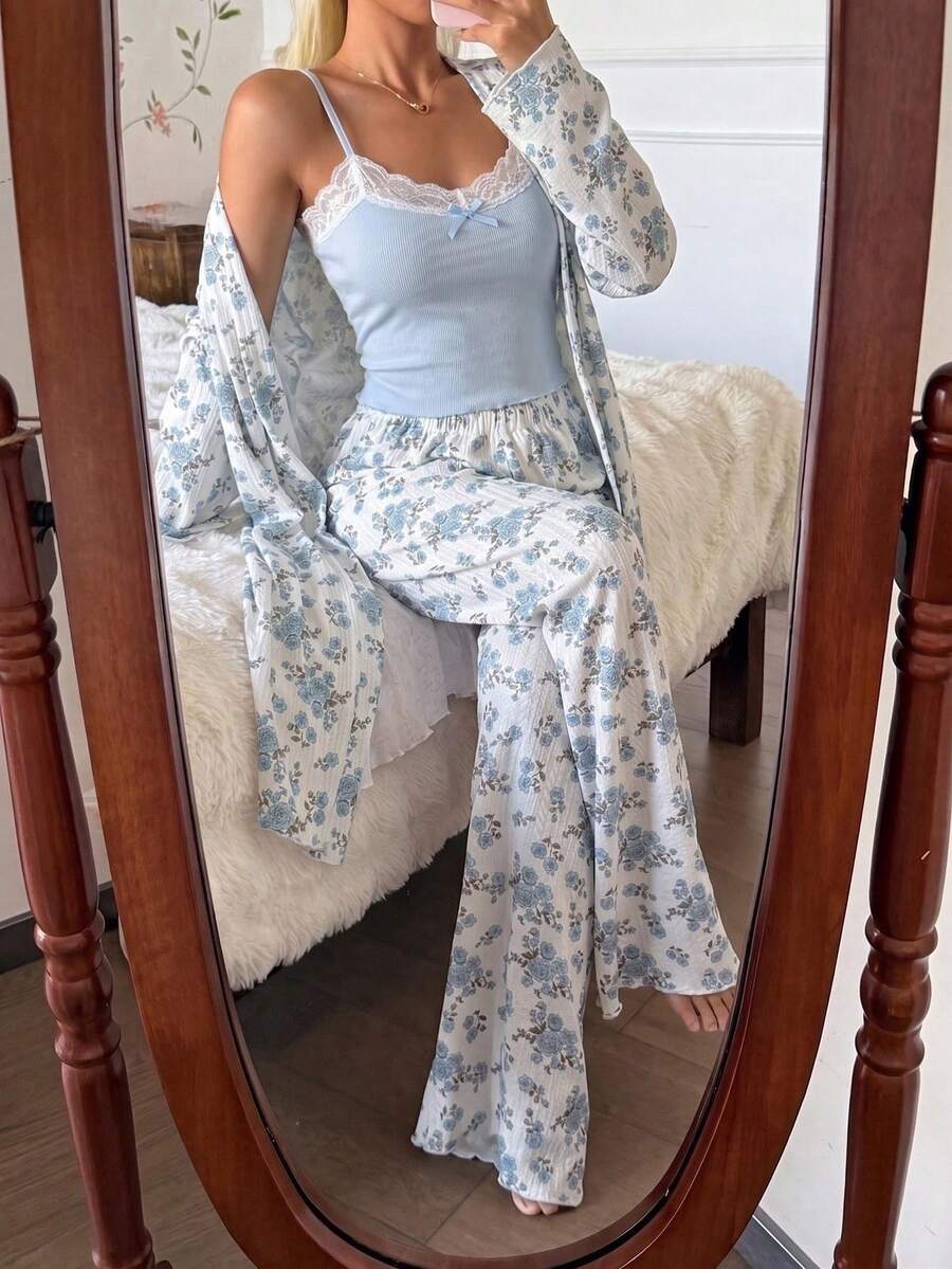 CottageSlumber 三件套印花睡袍套装：外套、带蝴蝶结的吊带背心和浪漫印花长裤 - 藍色 - 查看 1