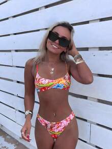 Swim Vcay Set de 2 piezas Conjunto de playa para mujer, moda lindo y sexy para vacaciones, fiesta en la piscina o en la playa, con estampado floral aleatorio/retro, top corto con tirantes ajustables y Bottom de bikini, primavera/verano - Multicolor - View 3