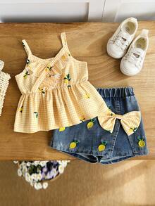 SHEIN Playful Pals 2件組女嬰春夏季休閒風素色無袖吊帶上衣&蝴蝶結裝飾短牛仔褲 - 黃色 - 查看 2