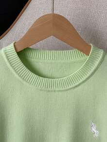 Everyssa Bộ đồ 2 món gồm áo crop top tay ngắn thêu họa tiết kẻ sọc tương phản và chân váy mini xếp ly cạp cao dành cho nữ. - Nhiều màu - Xem 5