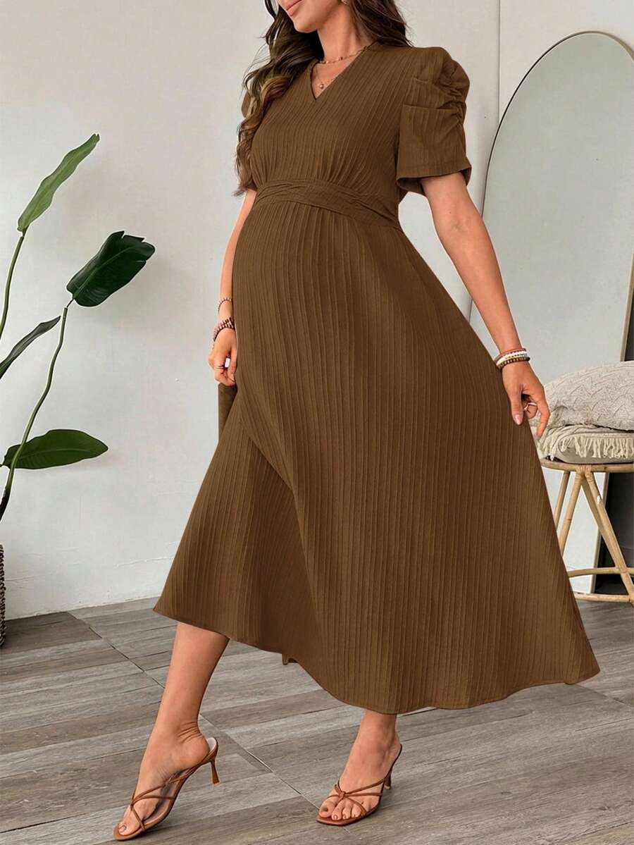 Cheriluna Maternity 孕妇纯色V领优雅短袖收腰连衣裙 - 棕色 - 查看 1
