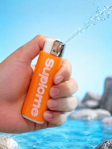 Briquet pulvérisateur d'eau créatif et amusant, raisonnablement tarifé, avec une forme unique, fabriqué en matière plastique souple aléatoire. Il convient aux adolescents pour se détendre et également pour le camping en plein air pour apaiser les émotions. Ce jouet très divertissant est un choix idéal pour les cadeaux d'anniversaire, les cadeaux de fête, les cadeaux amusants, les cadeaux de fête des célibataires, les cadeaux de rentrée scolaire et les cadeaux du Ramadan. - Multicolore - Voir 2