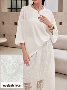 Modelyn 白色 2 件套:圓領針織上衣與大花卉圖案蕾絲裙 - 白色 - 查看 5